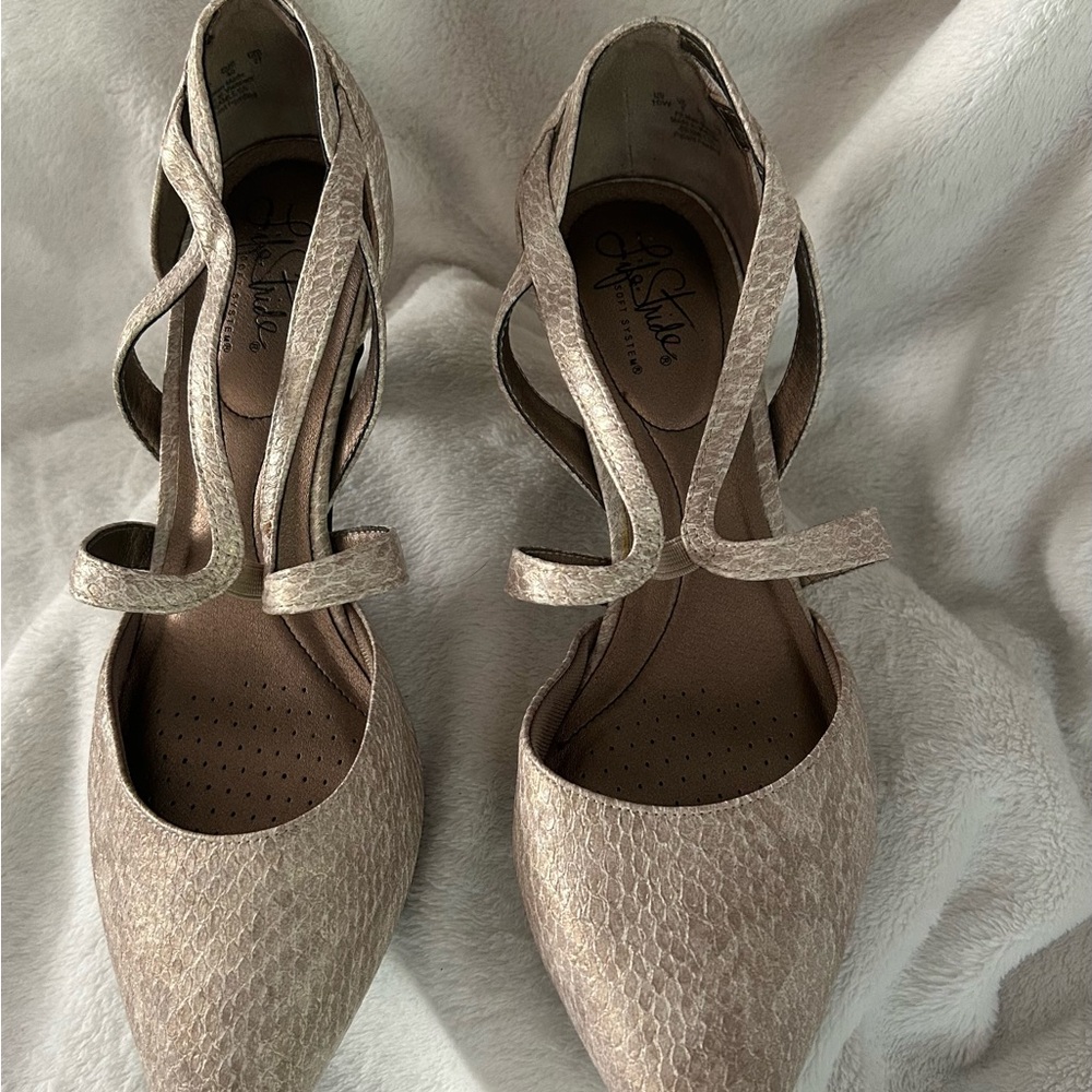 Life Stride Cream Heels with Elegant Cross-Strap